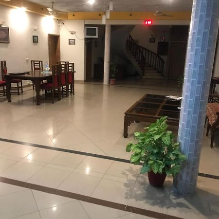 New Shelton Guest House Исламабад Экстерьер фото
