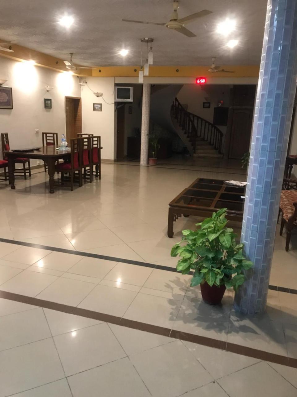 New Shelton Guest House Исламабад Экстерьер фото