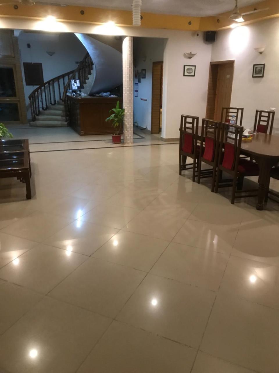 New Shelton Guest House Исламабад Экстерьер фото