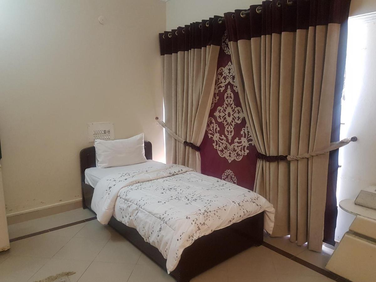 New Shelton Guest House Исламабад Экстерьер фото